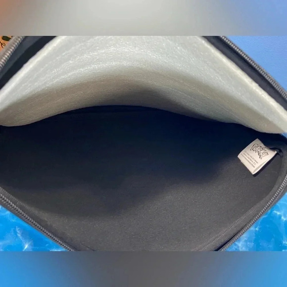 Pokémon - 15” Laptop Sleeve - Pikachu, Charmander, Squirtle,  & Bulbasaur - BNWT - Picture 4 of 7